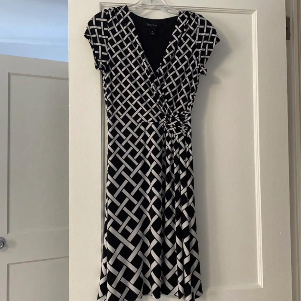 White House Black Market Short Sleeve Dress